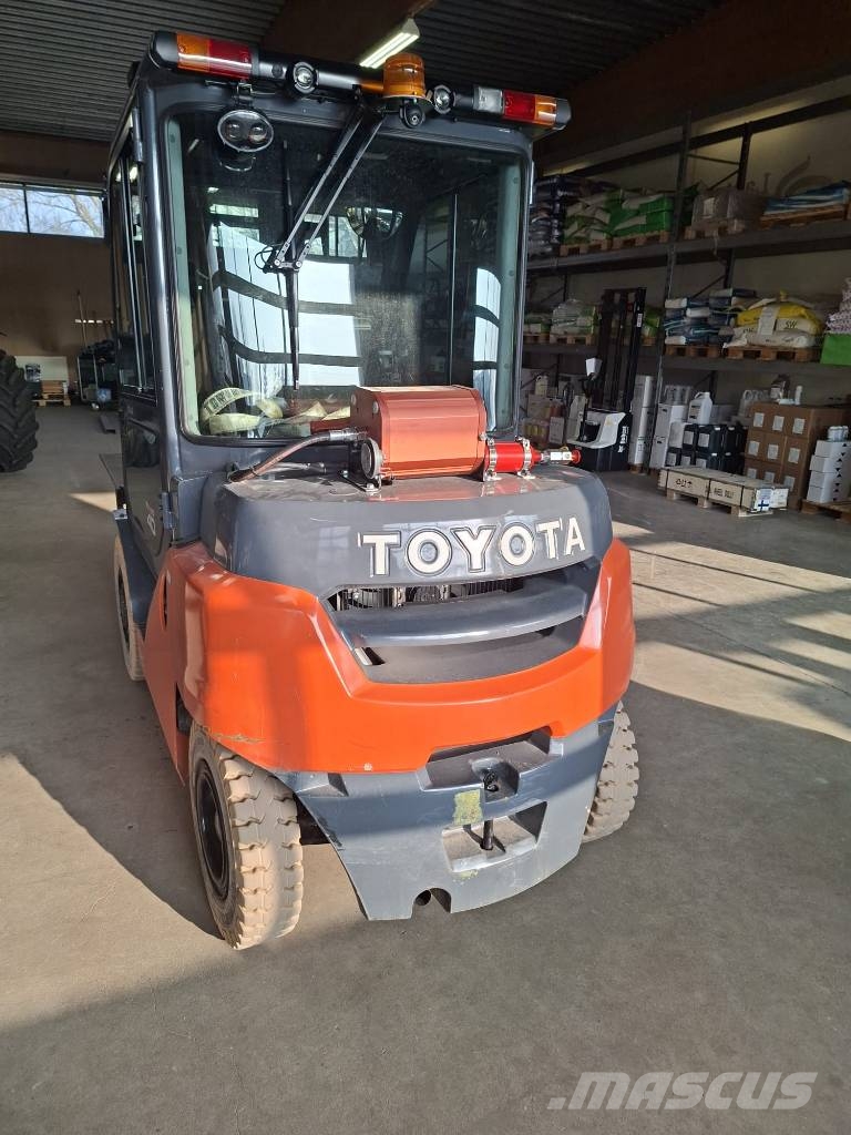 Toyota 40-8FD35N nostaa 4000 kg VAIN 796H AJETTU Dyzeliniai krautuvai