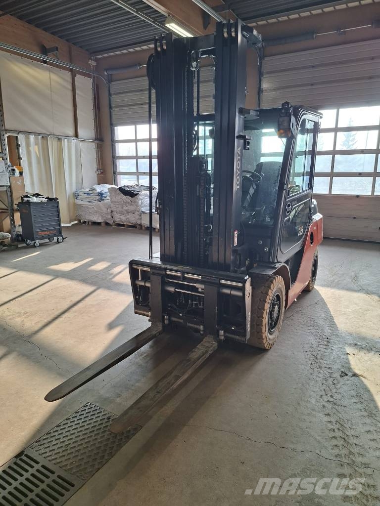 Toyota 40-8FD35N nostaa 4000 kg VAIN 796H AJETTU Dyzeliniai krautuvai