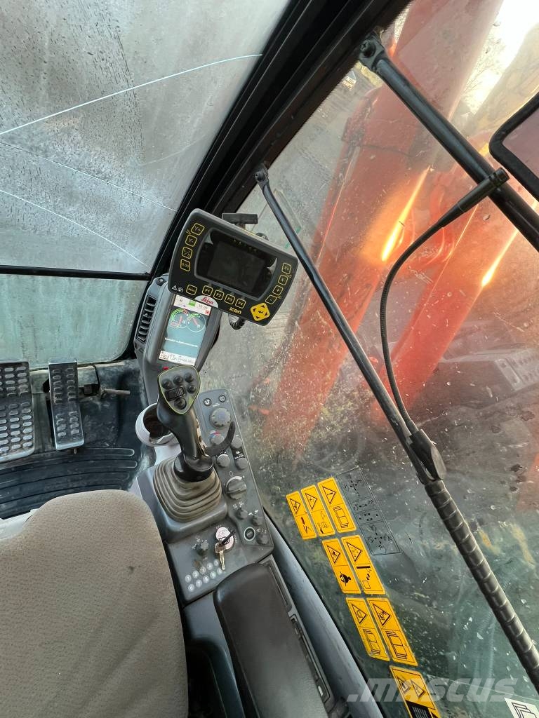 Hitachi Zaxis 225 US LC لوادر زحافة