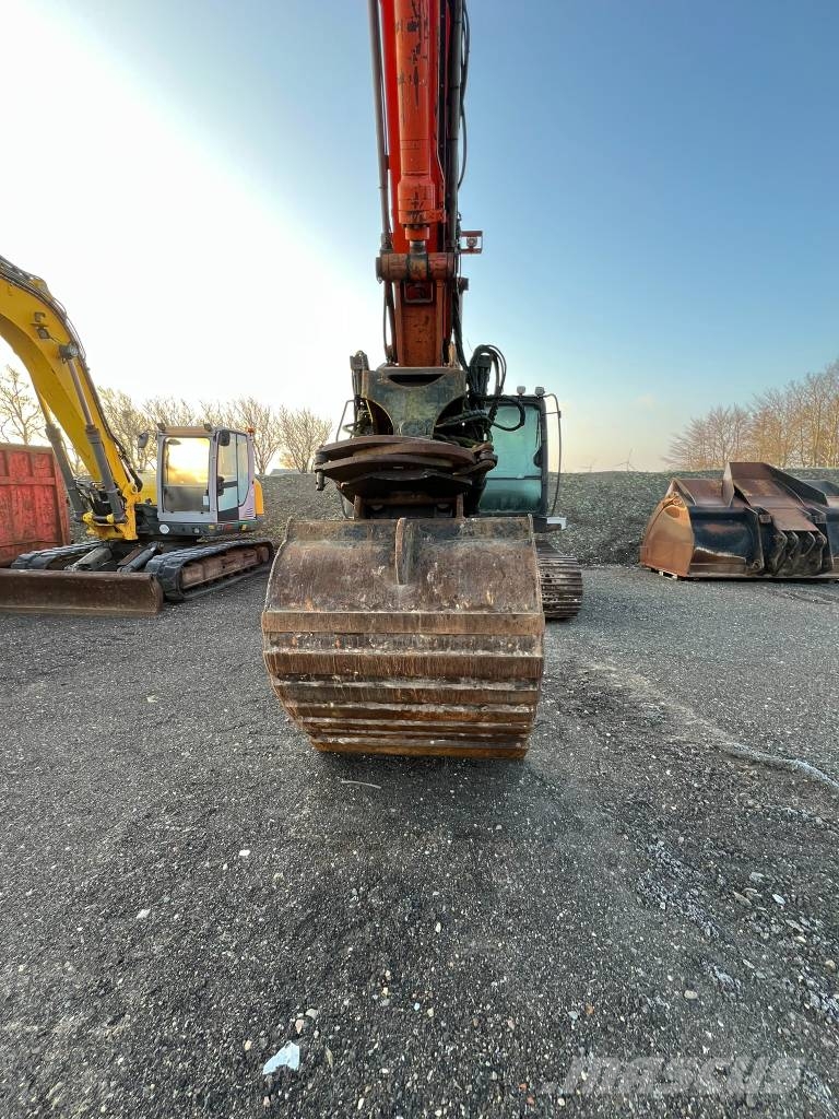 Hitachi Zaxis 225 US LC لوادر زحافة