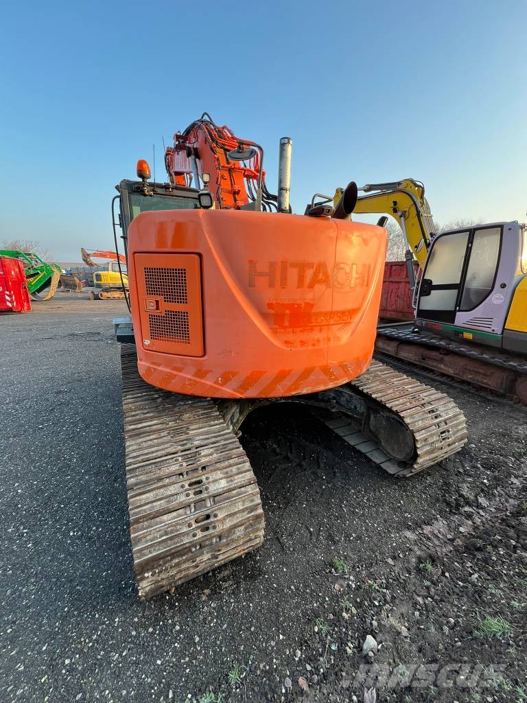 Hitachi Zaxis 225 US LC لوادر زحافة