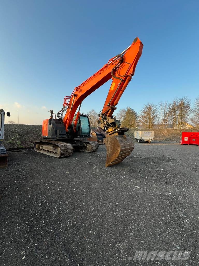Hitachi Zaxis 225 US LC لوادر زحافة
