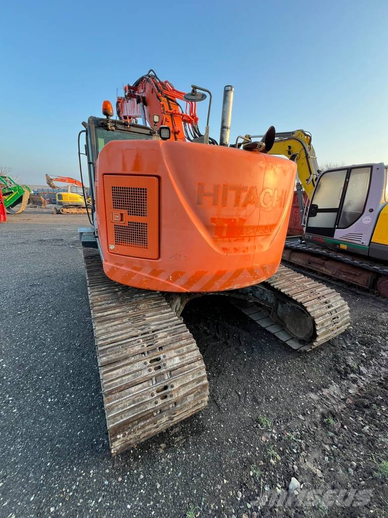 Hitachi Zaxis 225 US LC لوادر زحافة