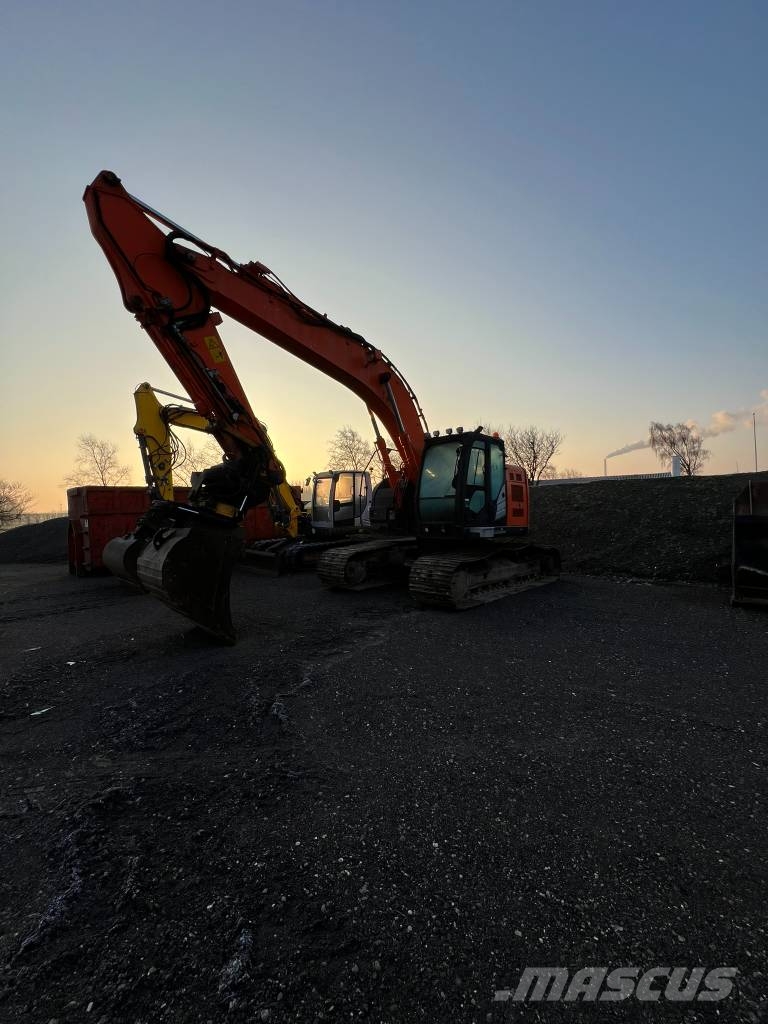 Hitachi Zaxis 225 US LC لوادر زحافة