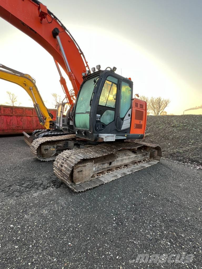 Hitachi Zaxis 225 US LC لوادر زحافة