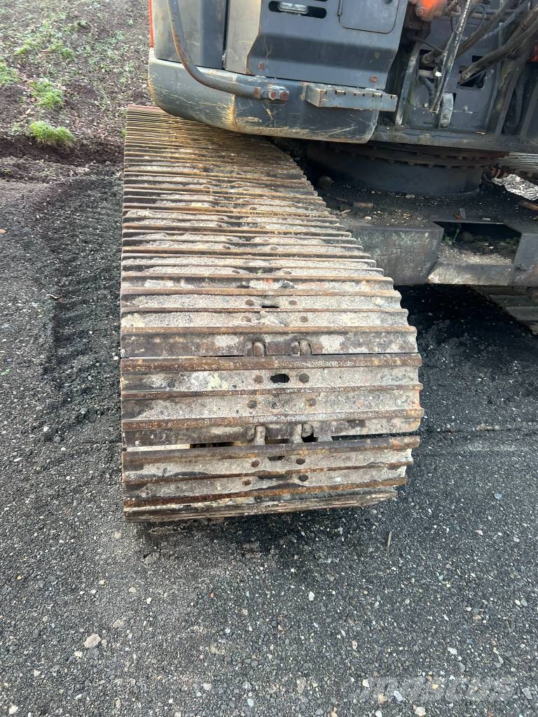Hitachi Zaxis 225 US LC لوادر زحافة