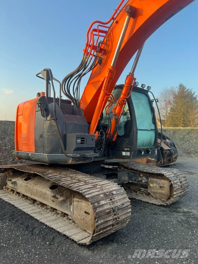 Hitachi Zaxis 225 US LC لوادر زحافة
