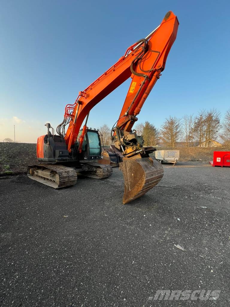 Hitachi Zaxis 225 US LC لوادر زحافة