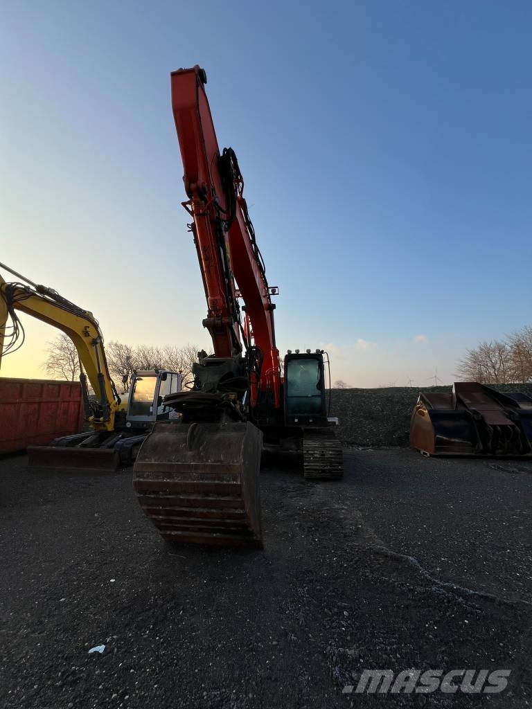 Hitachi Zaxis 225 US LC لوادر زحافة