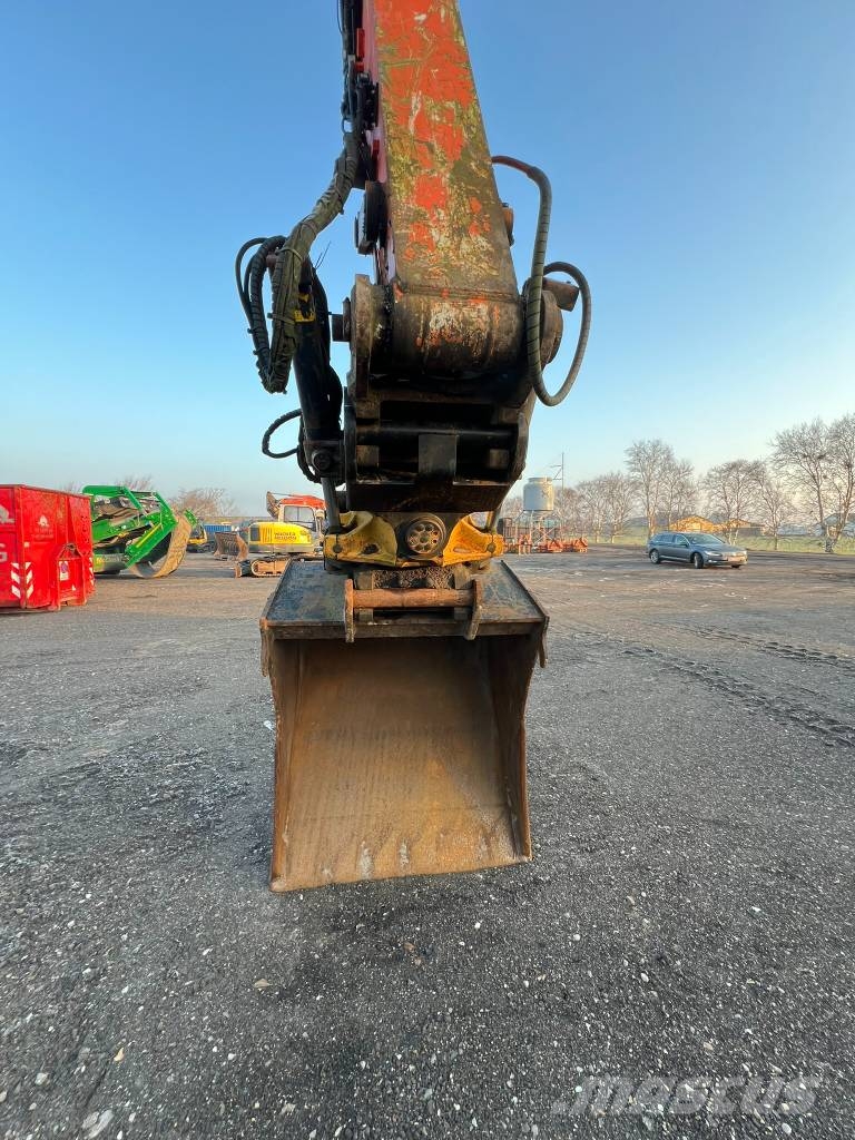 Hitachi Zaxis 225 US LC لوادر زحافة