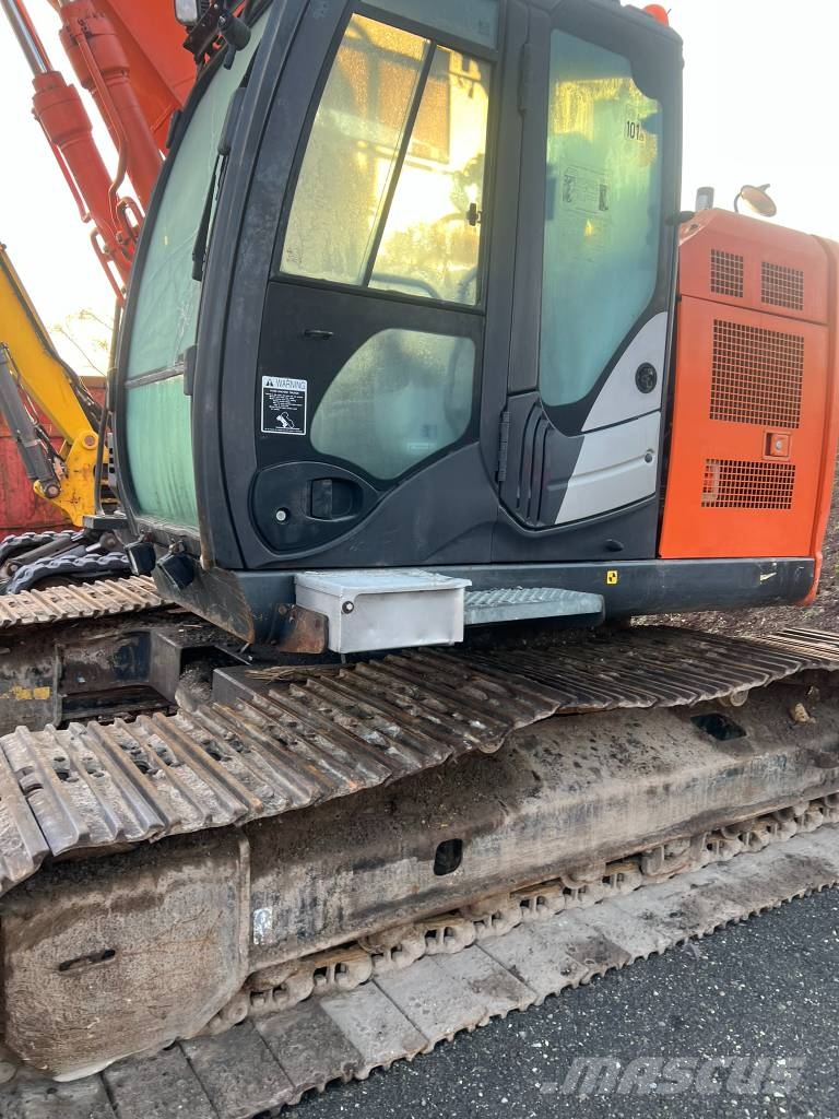 Hitachi Zaxis 225 US LC لوادر زحافة