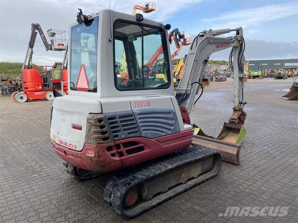 Takeuchi TB235-2 Wielgraafmachines