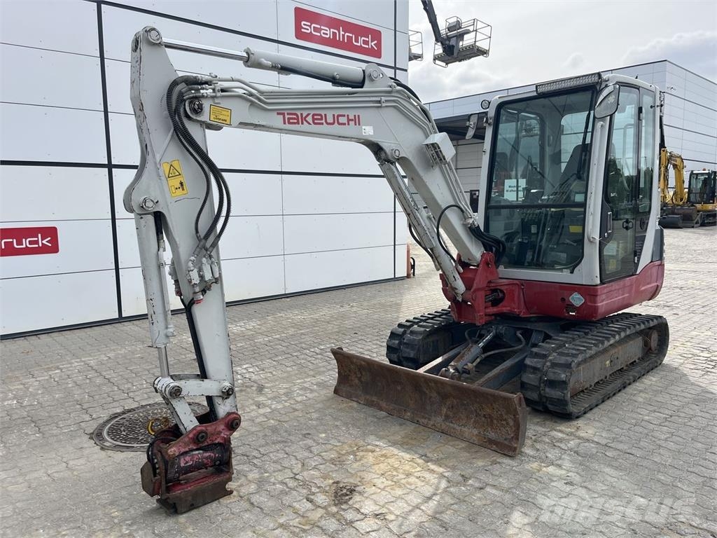 Takeuchi TB235-2 Wielgraafmachines