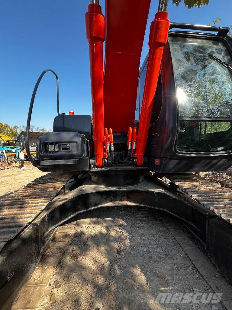 Hitachi ZX 200 Εκσκαφείς με ερπύστριες
