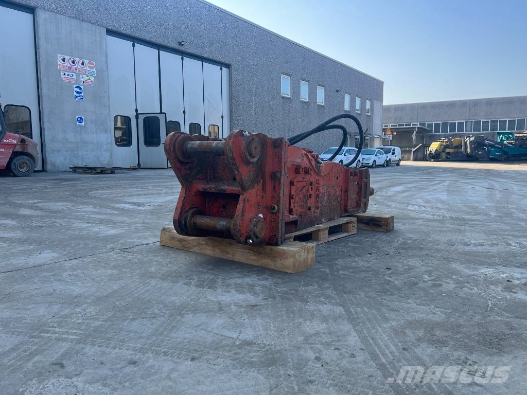 NPK E 220 Hammers / Breakers