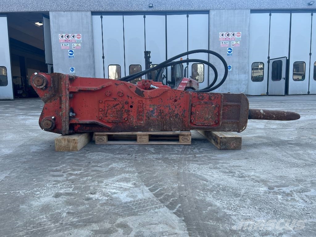 NPK E 220 Hammers / Breakers