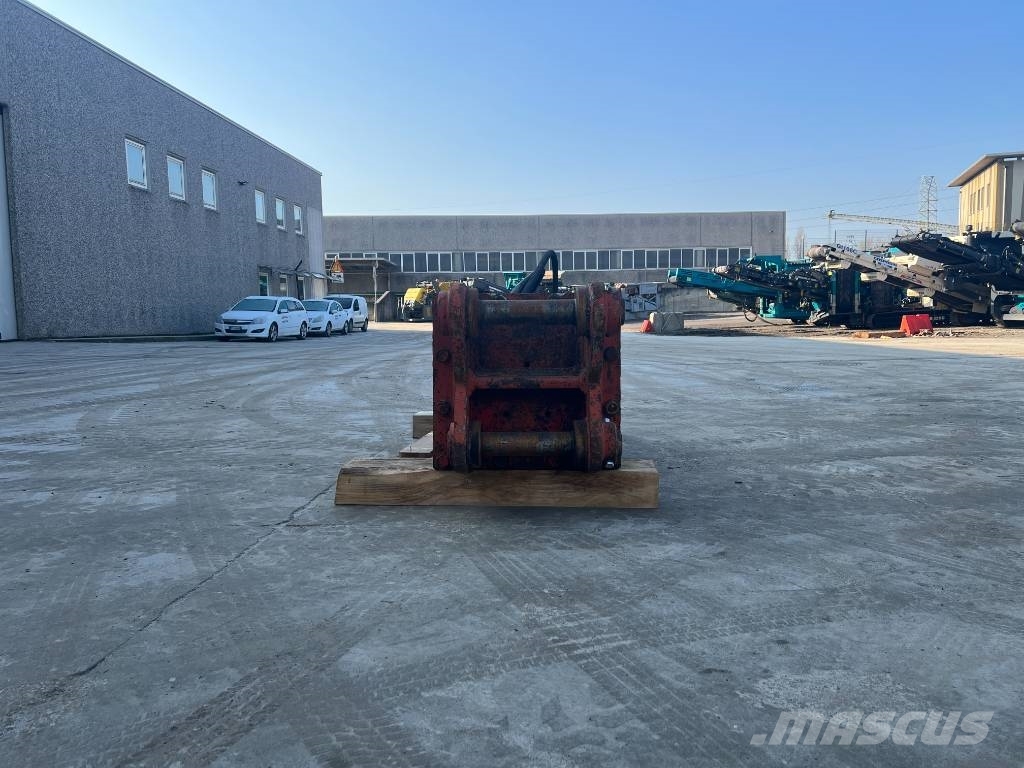 NPK E 220 Hammers / Breakers