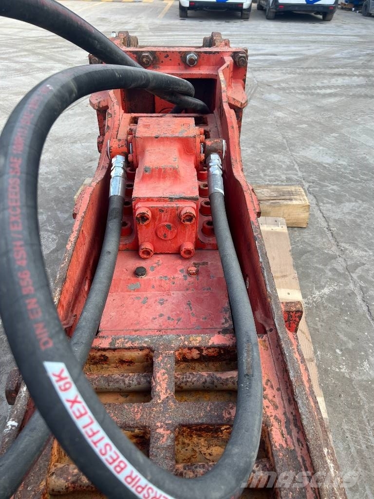 NPK E 220 Hammers / Breakers