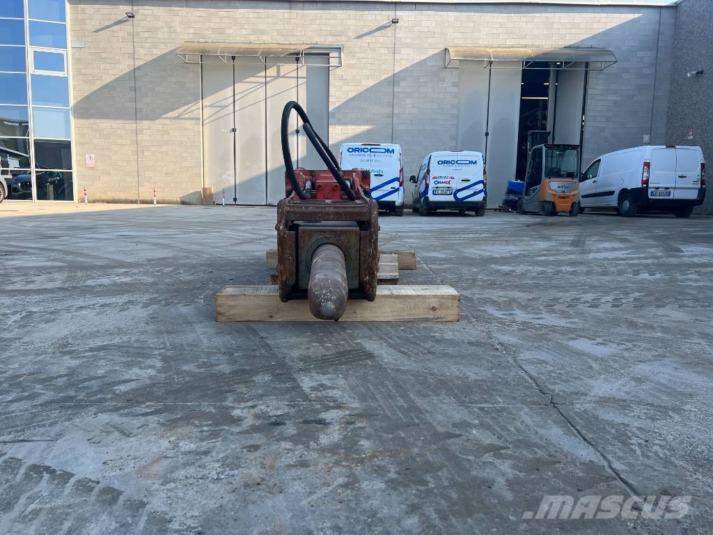 NPK E 220 Hammers / Breakers
