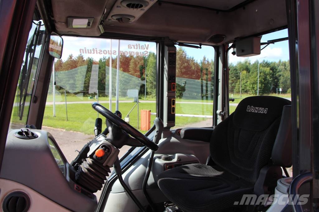 Valtra A93 Traktorit