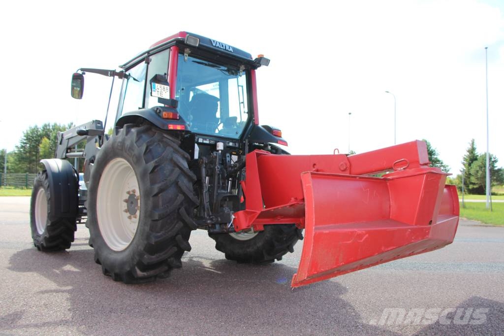 Valtra A93 Traktorit