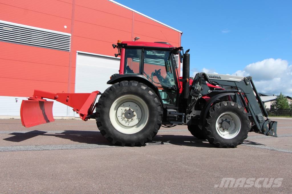 Valtra A93 Traktorit