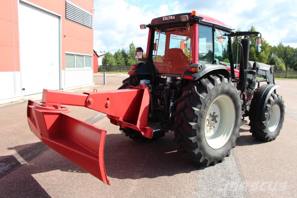 Valtra A93 Traktorit