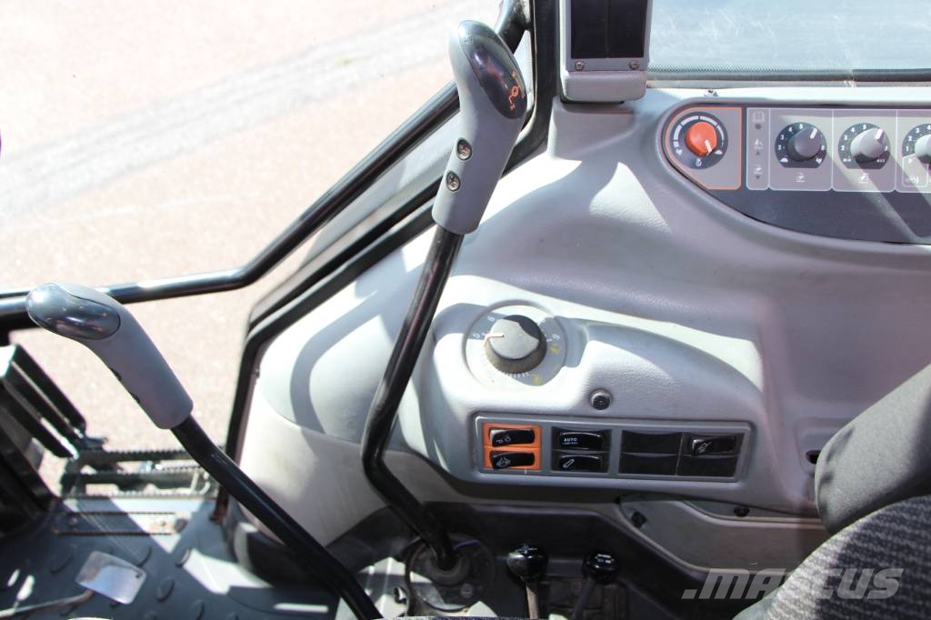 Valtra A93 Traktorit