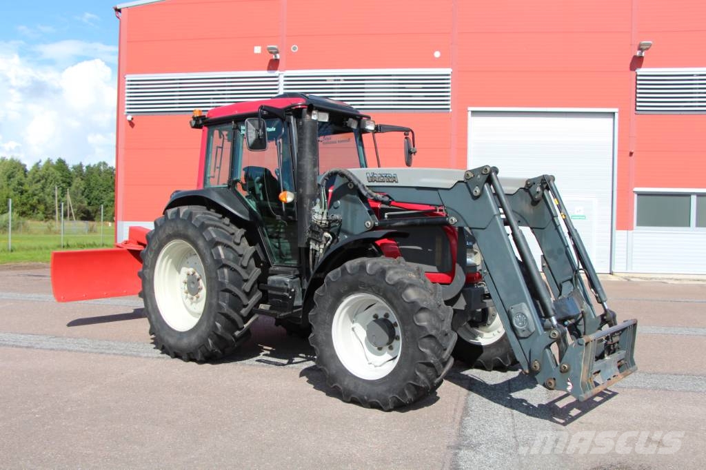 Valtra A93 Traktorit