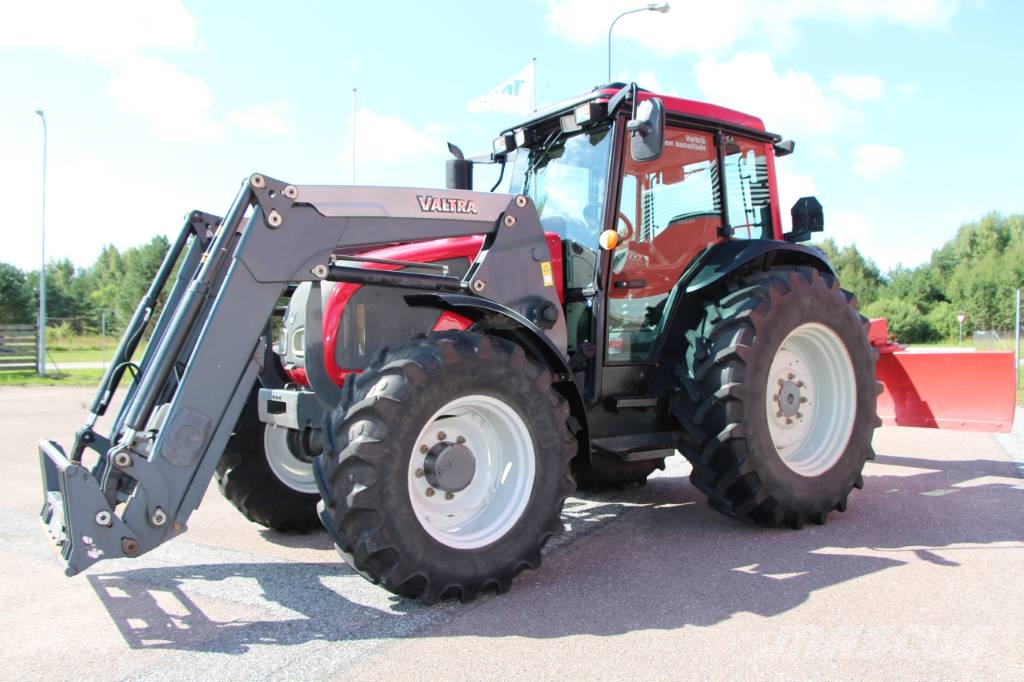 Valtra A93 Traktorit
