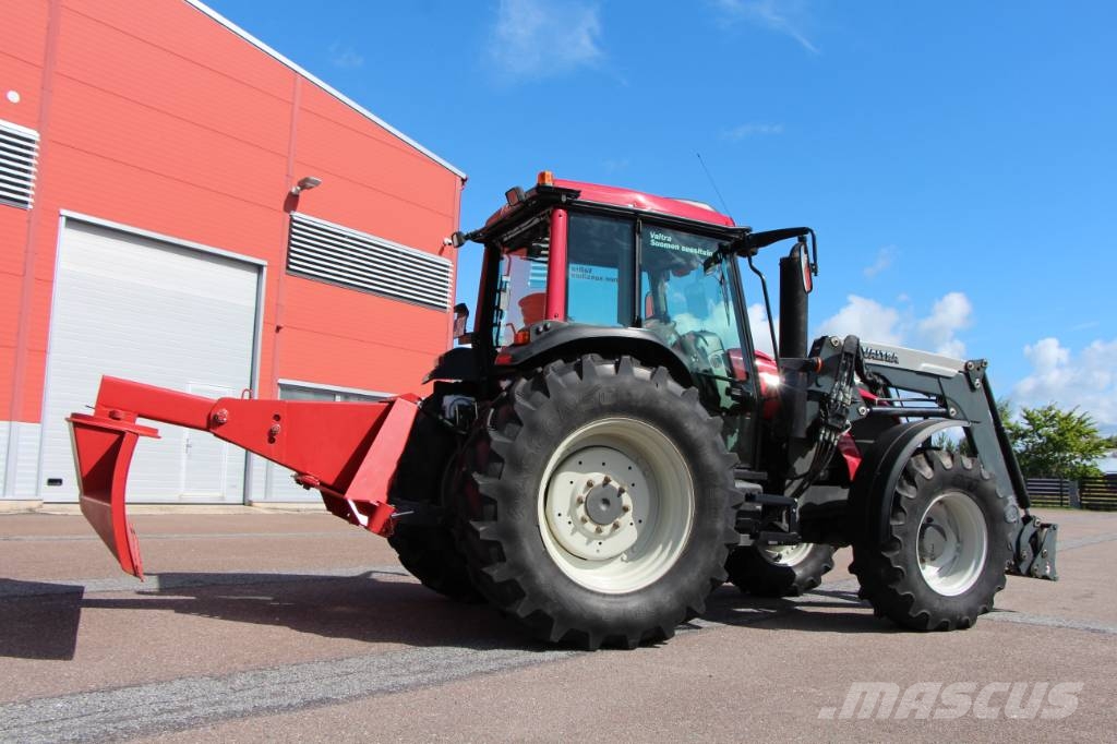 Valtra A93 Traktorit