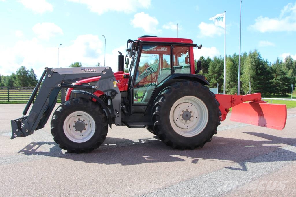 Valtra A93 Traktorit