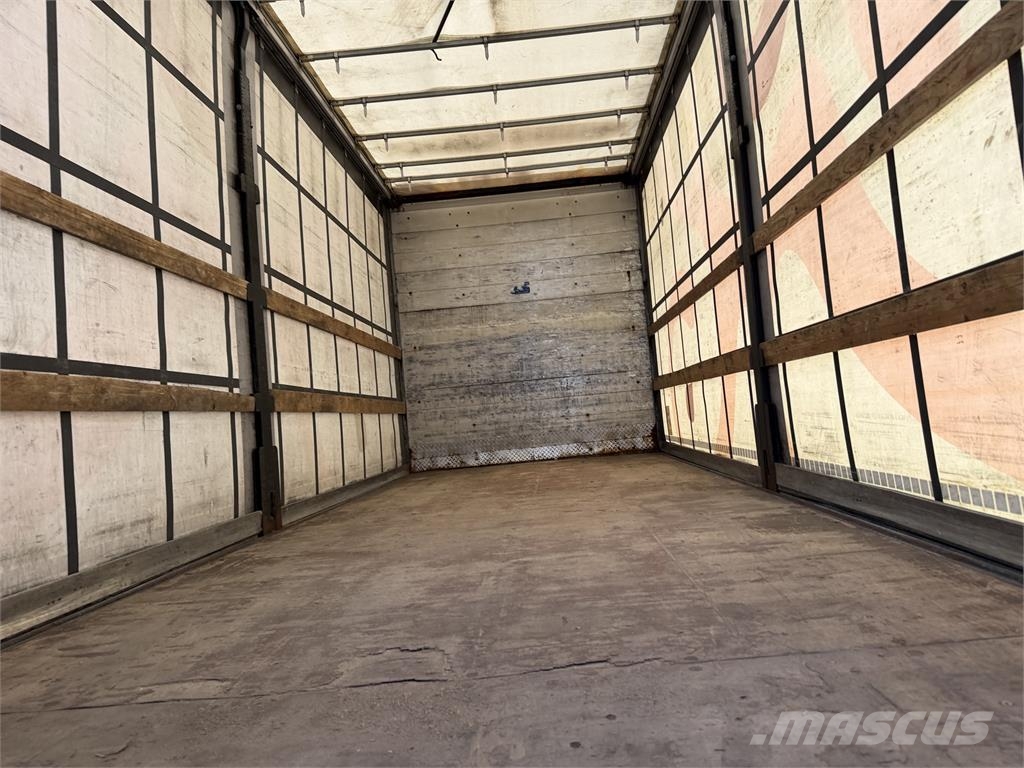 Volvo FM VIN 550 622 Camiones de caja de lona
