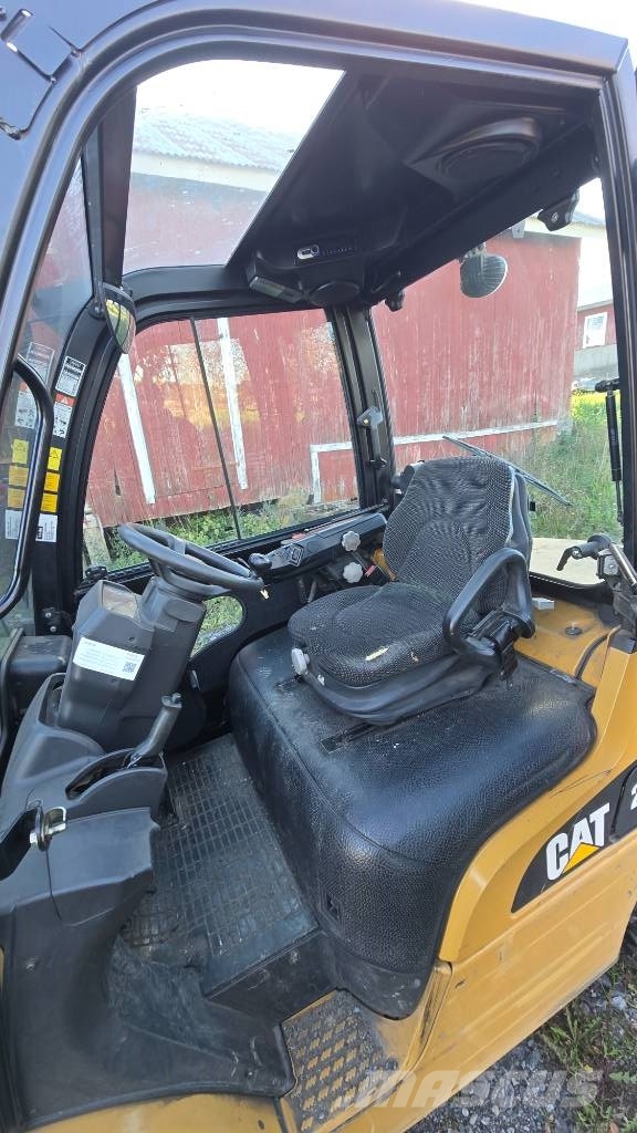 CAT DP 25 N Camiones diesel