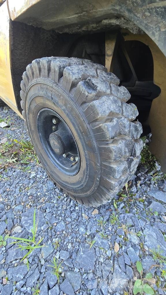 CAT DP 25 N Camiones diesel