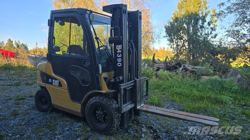 CAT DP 25 N Camiones diesel