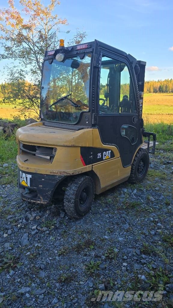CAT DP 25 N Camiones diesel