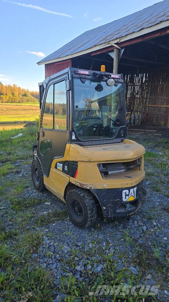 CAT DP 25 N Camiones diesel