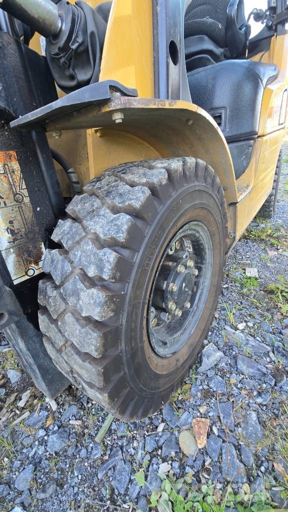 CAT DP 25 N Camiones diesel