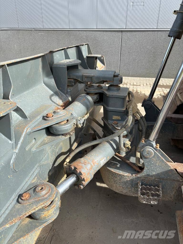 Liebherr PR 726 LGP Buldožerji goseničarji