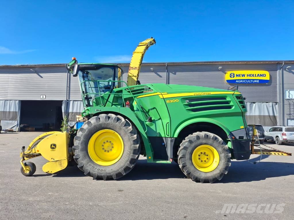 John Deere 8300 Zelfrijdende veldhakselaars