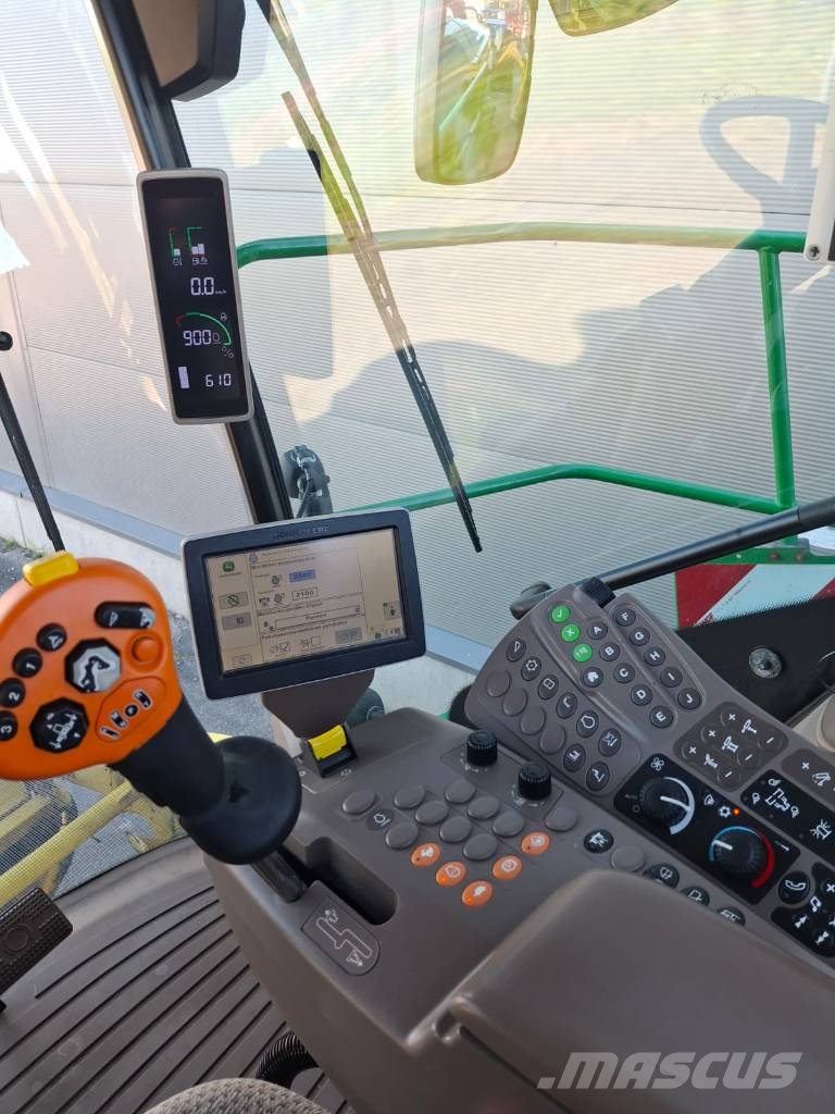 John Deere 8300 Zelfrijdende veldhakselaars