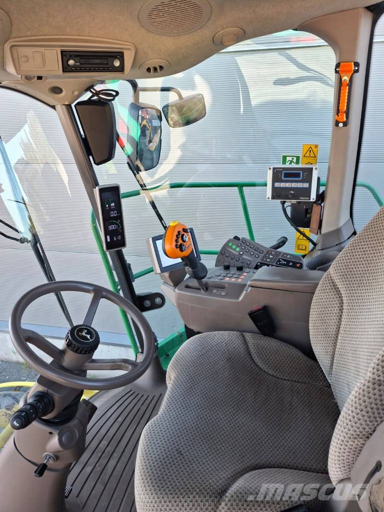 John Deere 8300 Zelfrijdende veldhakselaars