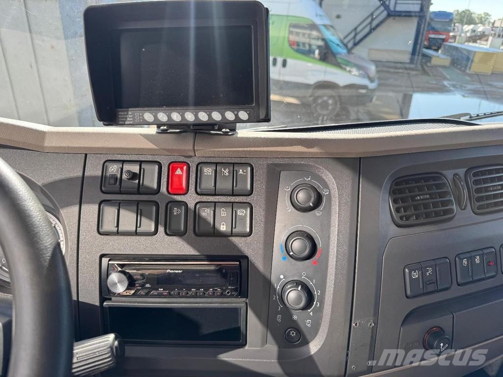 DAF LF 230 4X2 EURO 6 + DHOLLANDIA LIFT 1500KG 厢式货车