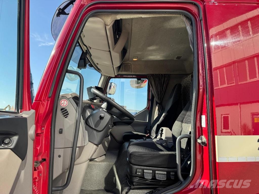DAF LF 230 4X2 EURO 6 + DHOLLANDIA LIFT 1500KG 厢式货车
