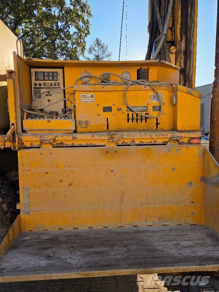 Mercedes-Benz 2631 KNEBEL HY-76-BRS-DHD 井戸掘削機