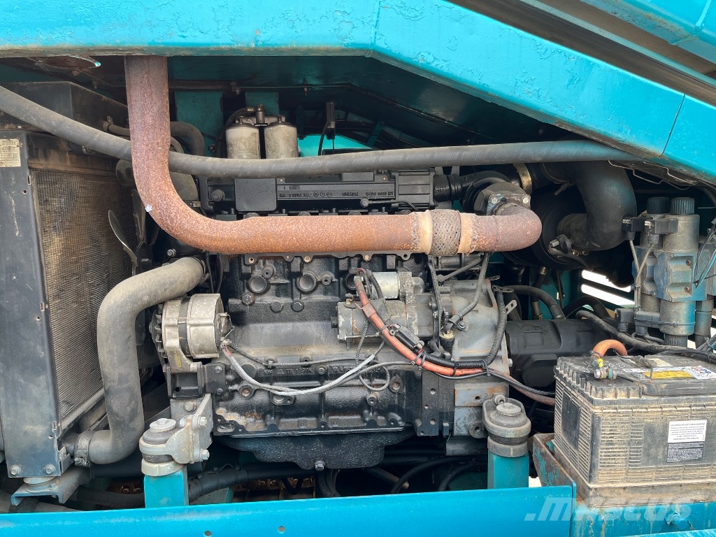 PowerScreen portable screener-washer Chieftain 2100, Finemaster 120, T5032 Mobile screeners