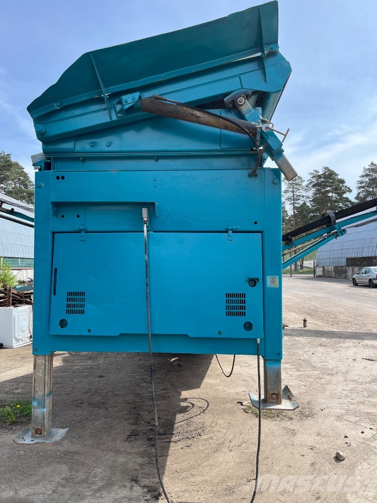 PowerScreen portable screener-washer Chieftain 2100, Finemaster 120, T5032 Mobile screeners