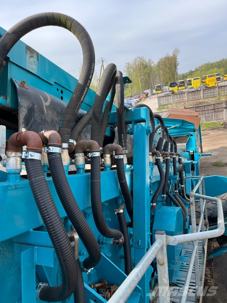 PowerScreen portable screener-washer Chieftain 2100, Finemaster 120, T5032 Mobile screeners