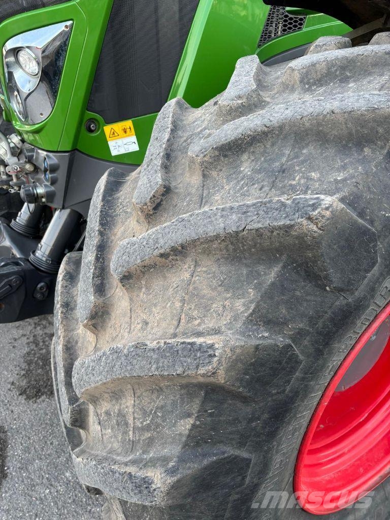 Fendt 824 VARIO PROFI + Трактори